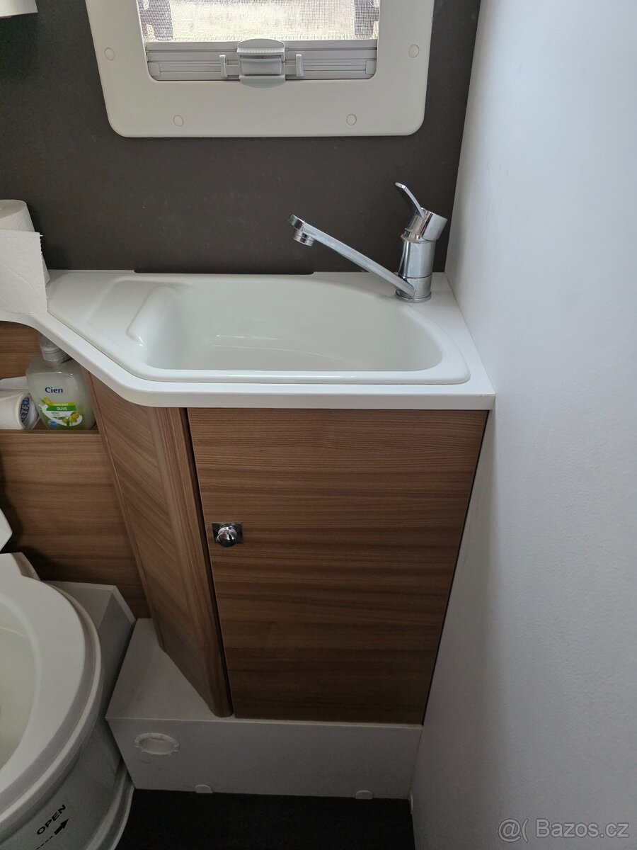 Obytny automobil Adria Matrix 670SL-5osob - 6