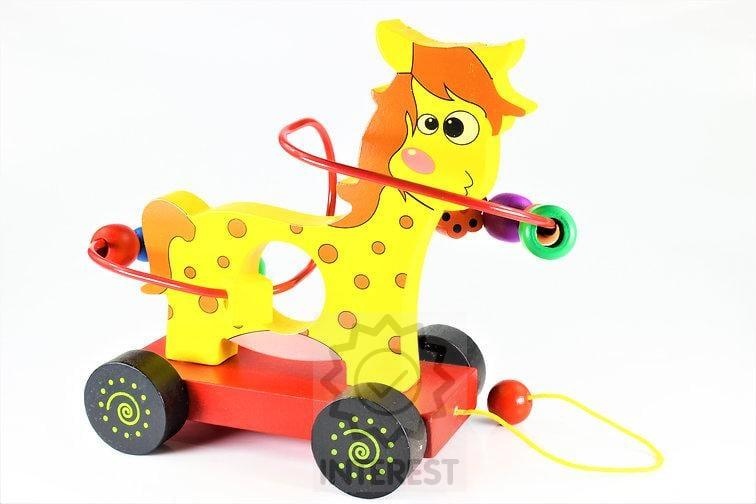 Dřevěný tahací kůň s korálkovým bludištěm. - 6