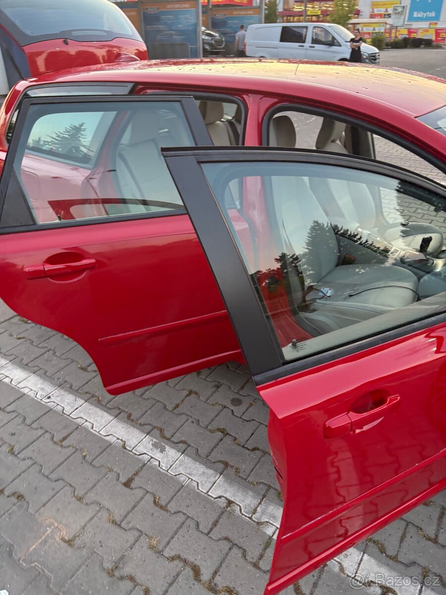 Prodám sedačky a tapce z Volvo v50 - 6