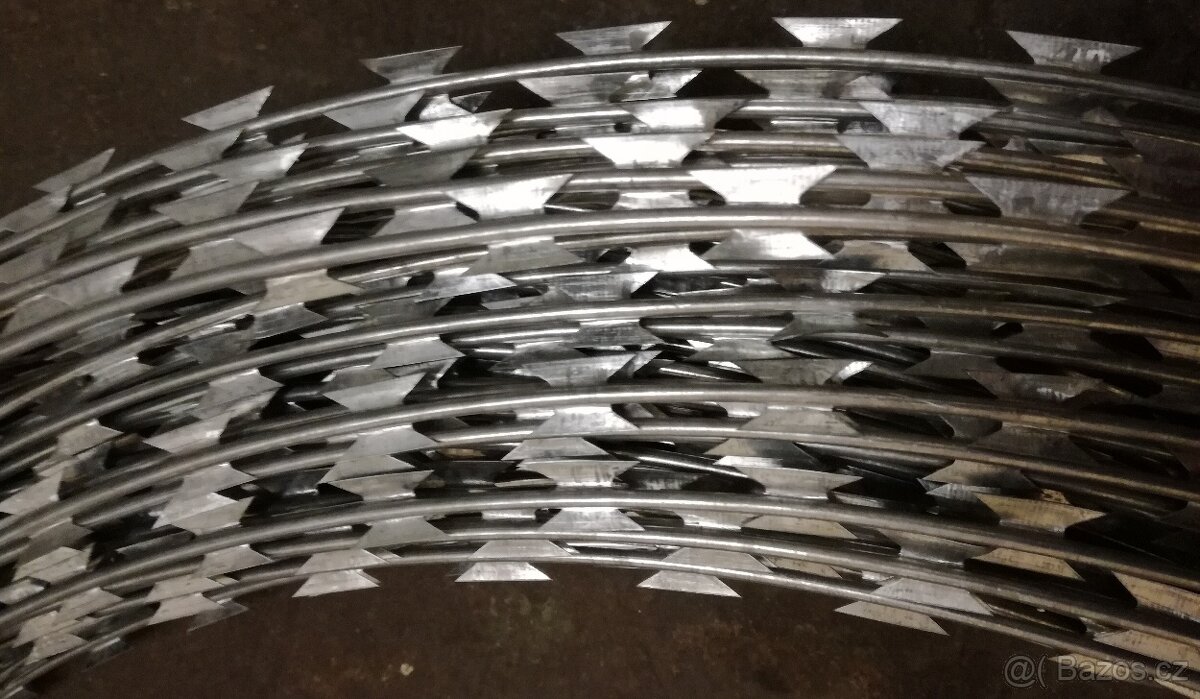 Žiletková spirála /ostnatý drát/ - 6