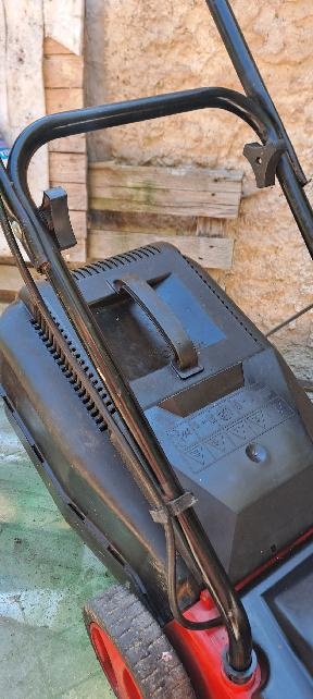 Prodám elektrickou sekačku na trávu Nová cena 300,- Kč - 6