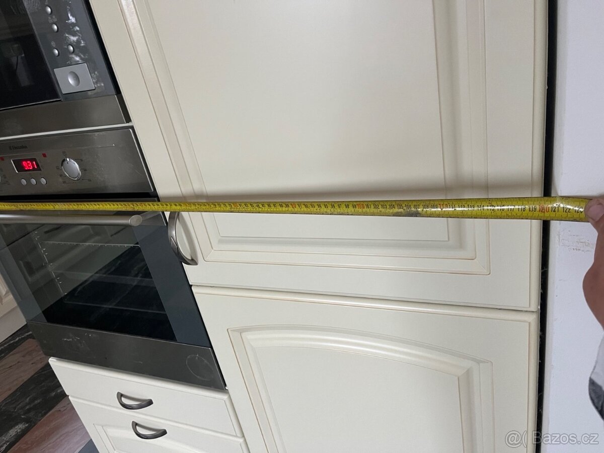 Plně vybavená kuchyně - chybí pouze varná deska - 6
