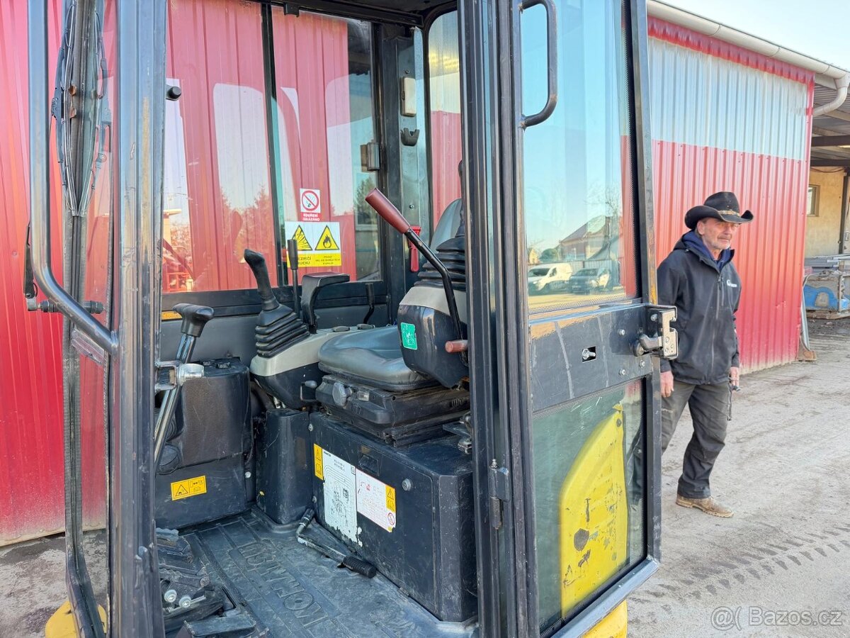 KOMATSU PC16R HS - 6