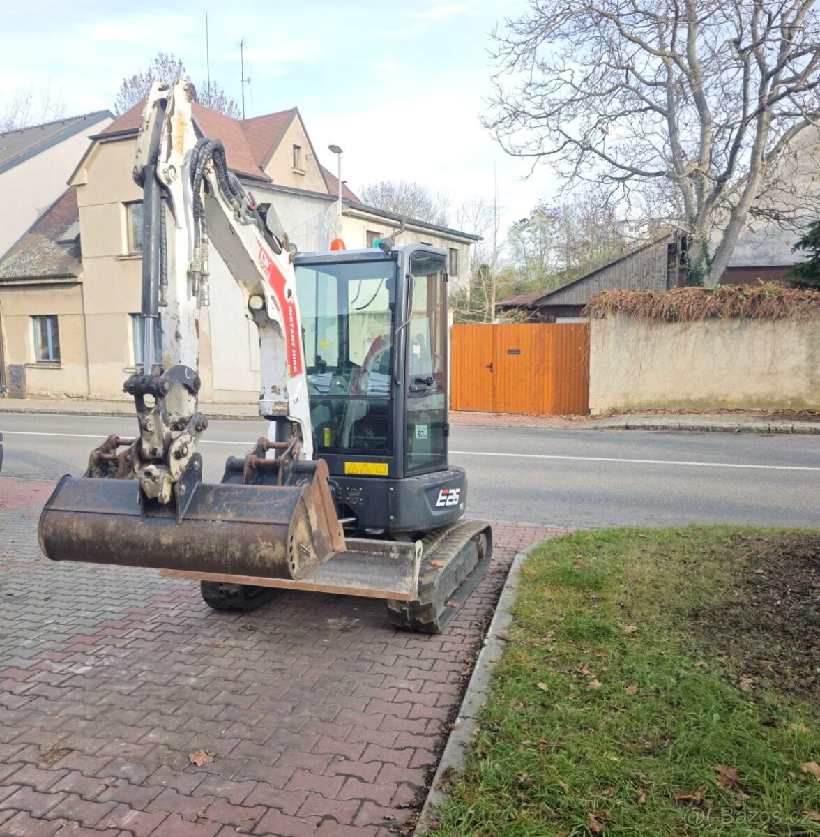 Pásový minibagr Bobcat E26 - 6