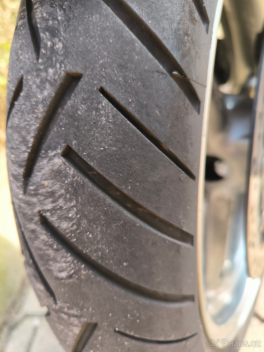 Triumph Sprint RS 955i - 6