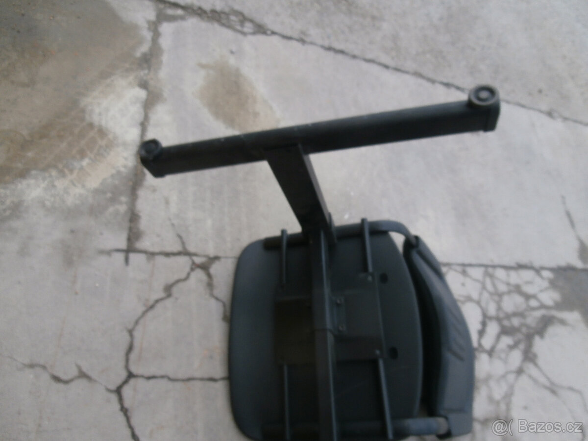 Chodbový dvousekák, křeslo, sedačka, lavice za 500 kč - 6