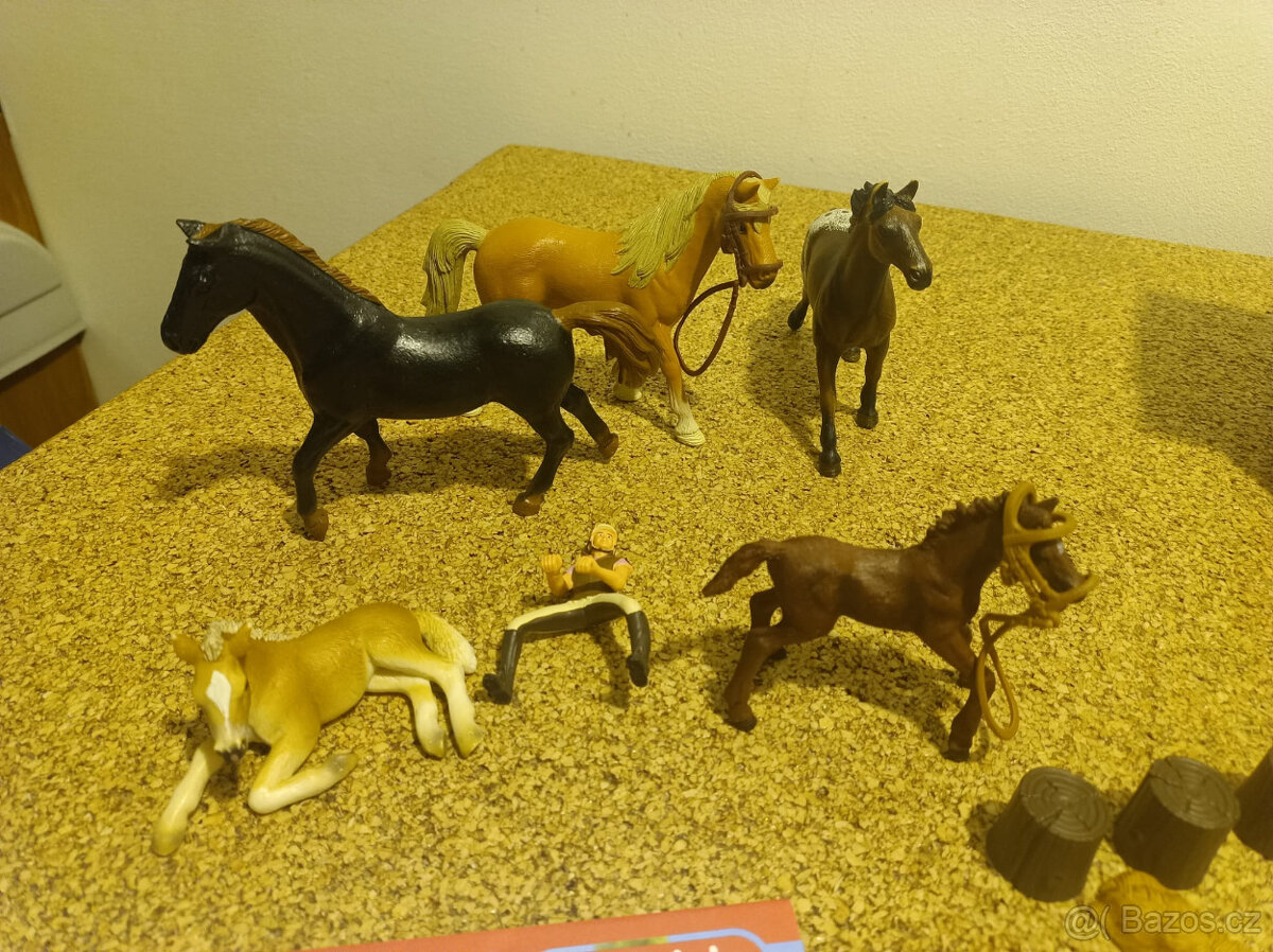 Schleich 72141 - Tajný výcvik v karavanu - 6