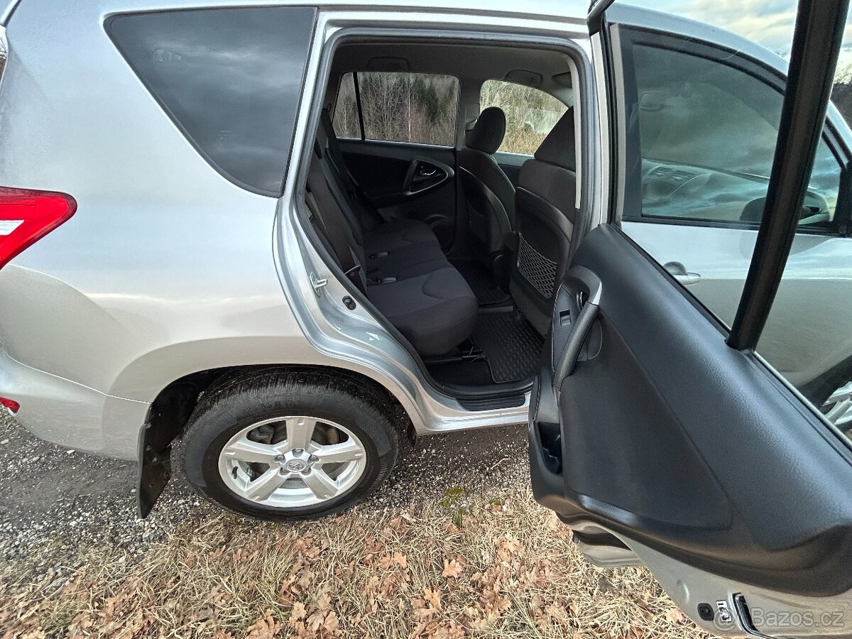 Prodám Toyota RAV4 2.2 D4D 110 KW 4x4 - 6