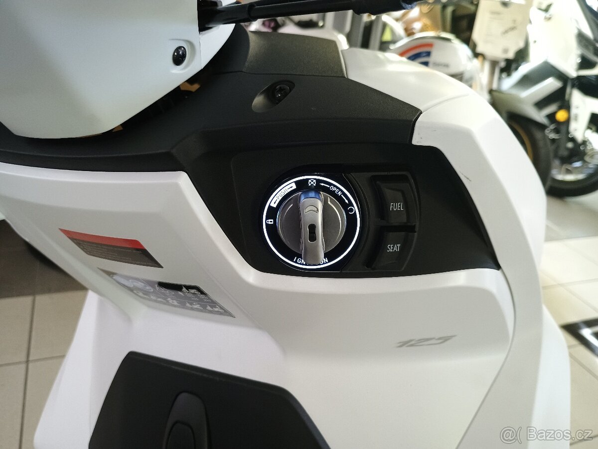 VOGE SR16 125i SLEVA -10000kč - 6