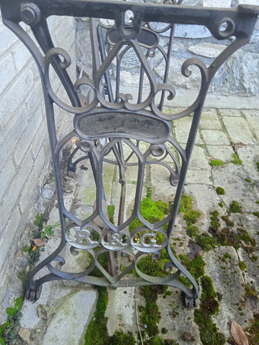 Litinové podstavce ze šicích strojů - 6