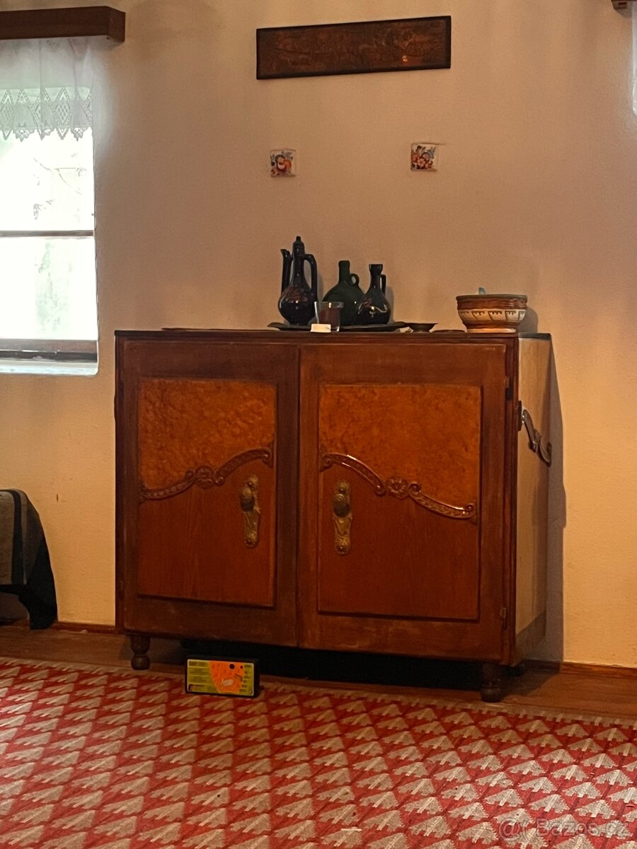 Starožitný nábytek — skříň židle… - 6