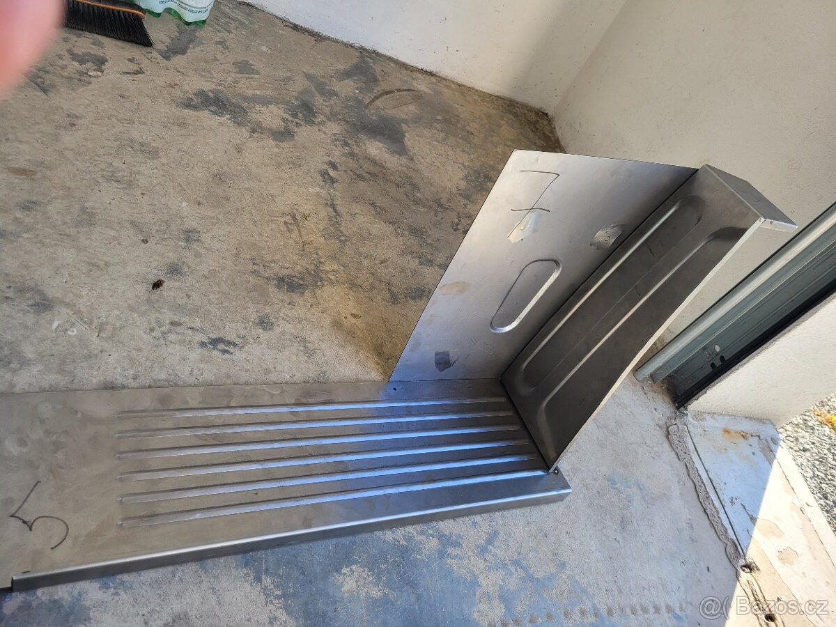 Tatra 148 schod pravý - 6