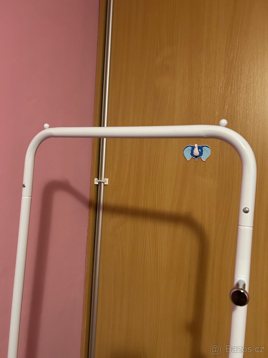 Věšák na šaty - 6