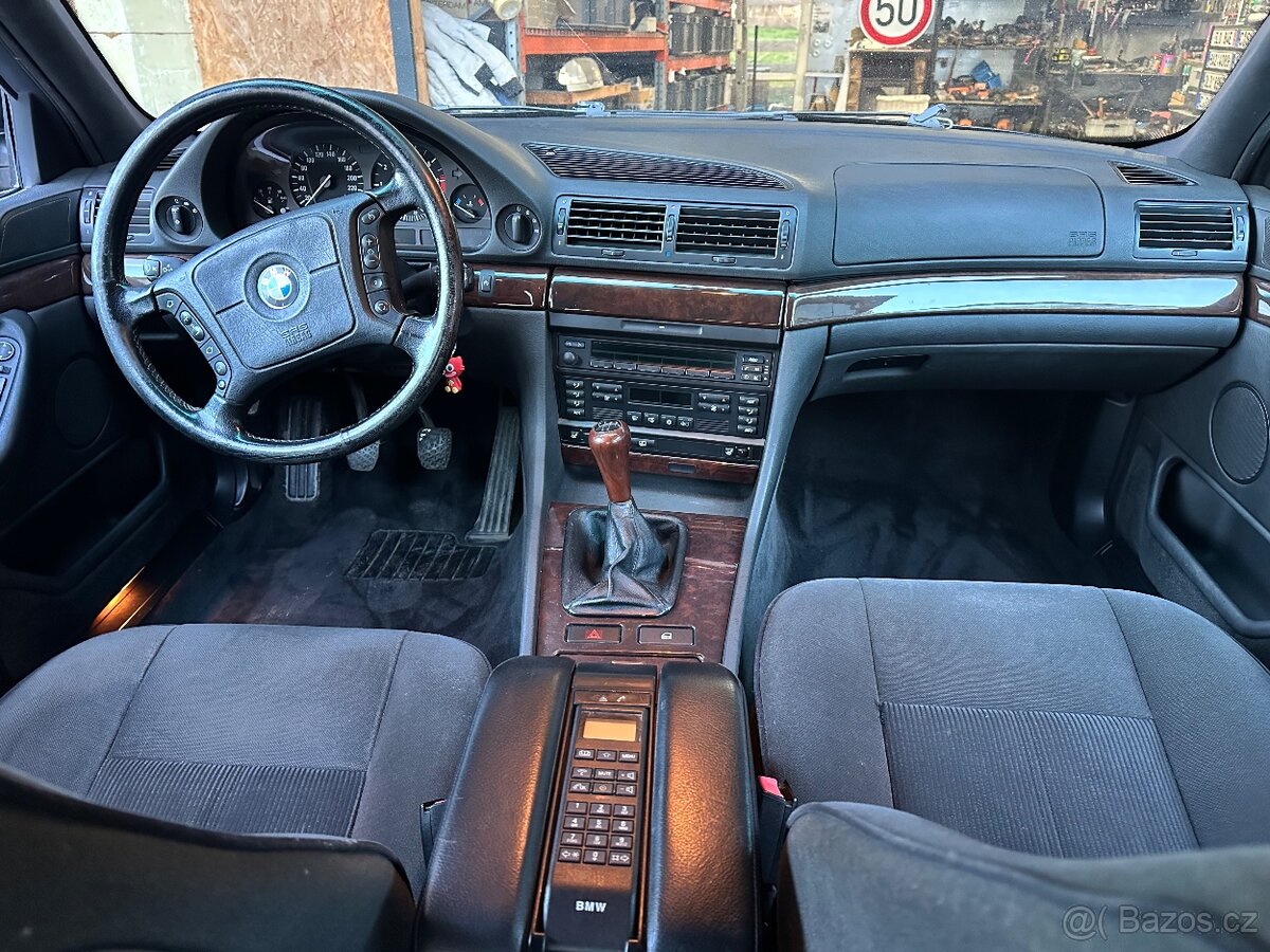 BMW e38 735i V8 manuál - 6