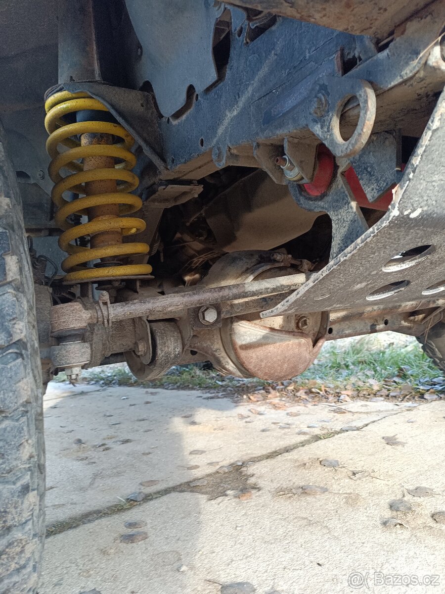 Land Rover Defender 90 - 6