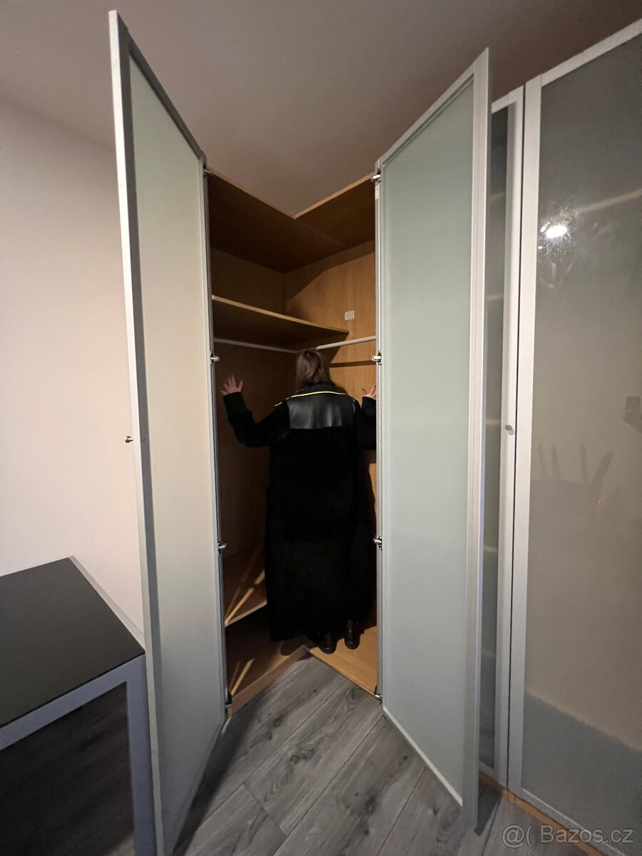 Prodám skříň s dveřmi - 6