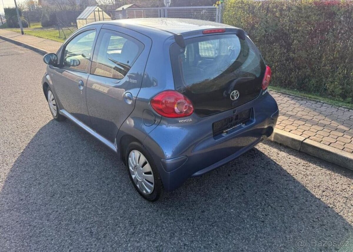 Toyota Aygo 1,0 i klima serviska nová STK benzín - 6