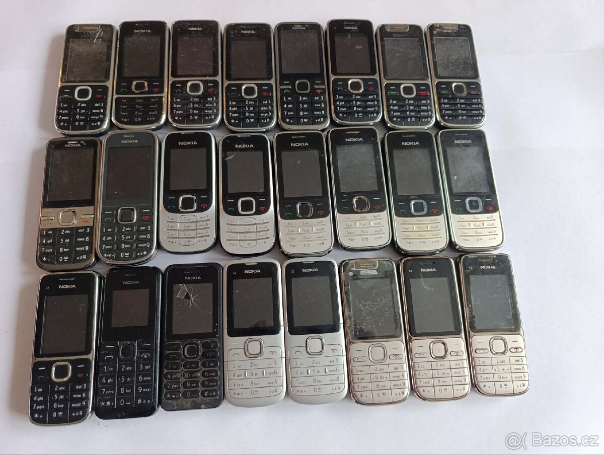 Hodně starých telefonů - 6
