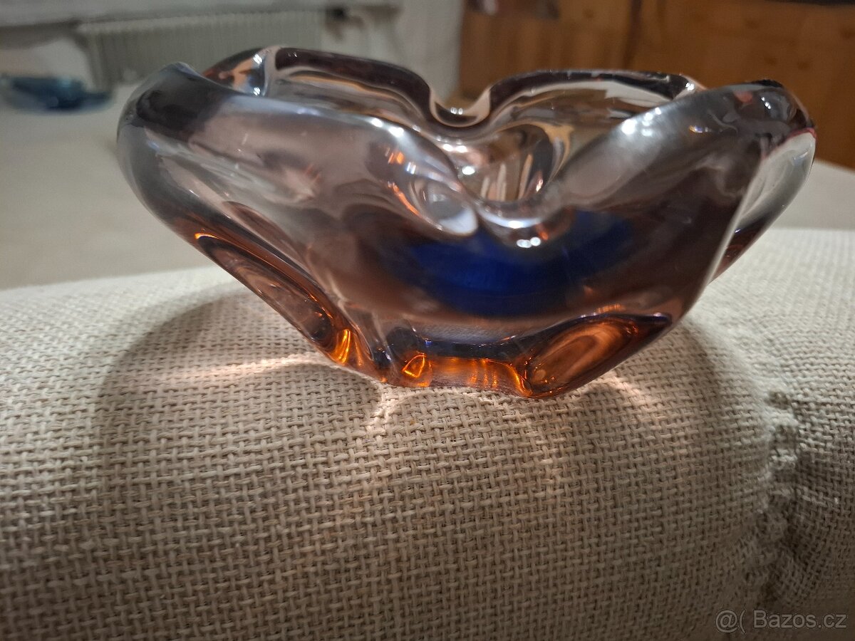 Popelník hutní sklo 3 - 6