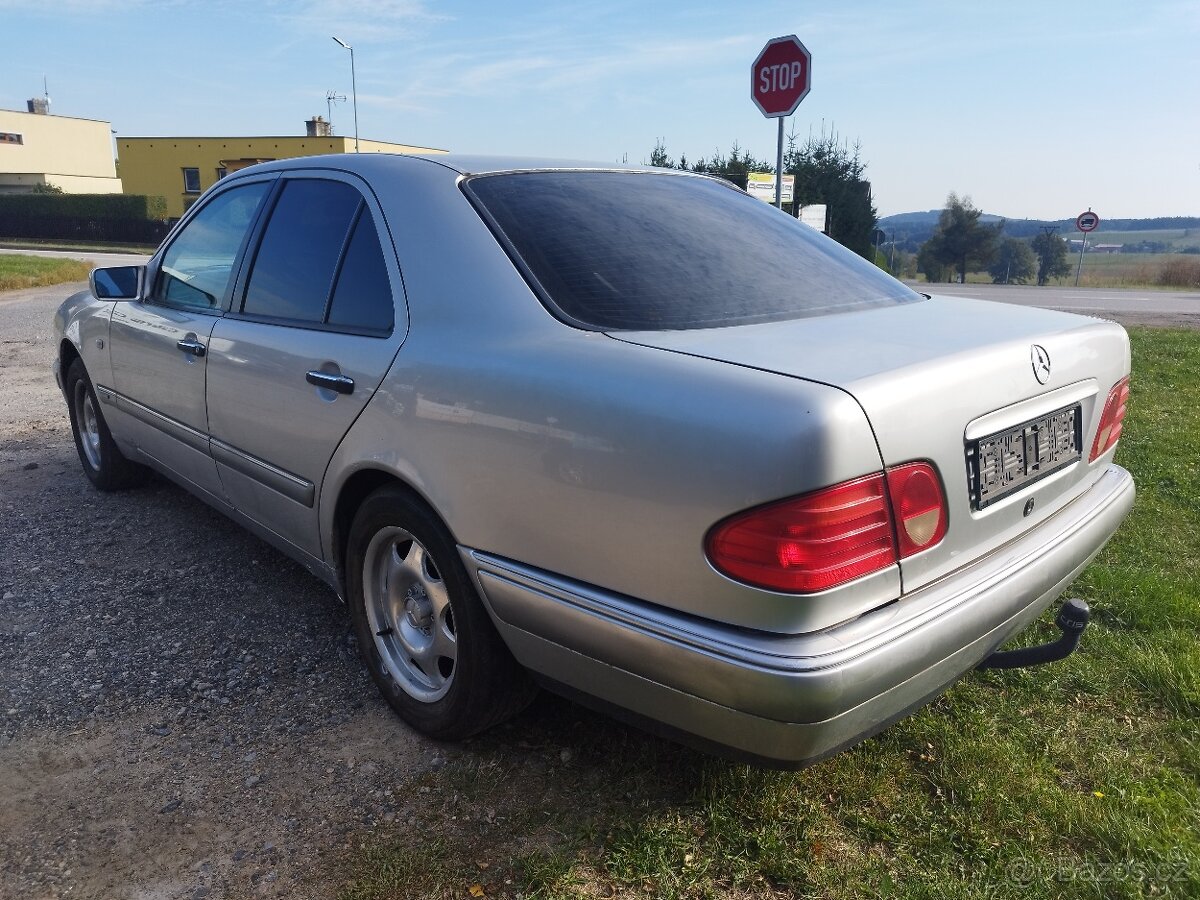 Mercedes-Benz E 230 i manuál - 6