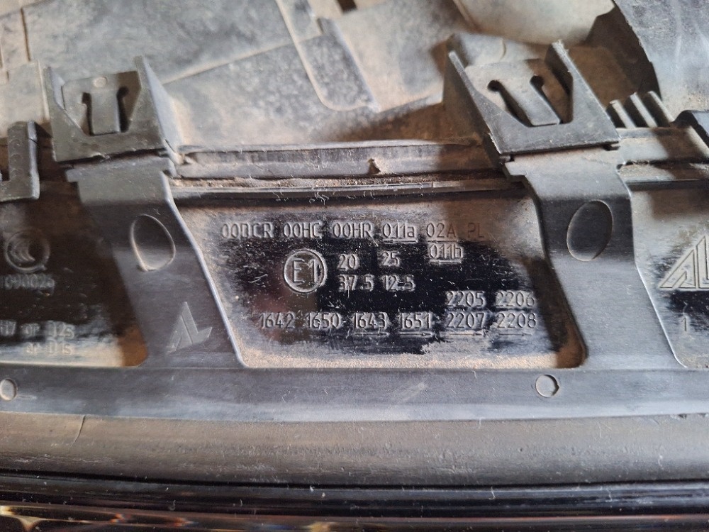 Přední pravé světlo X3 E83 D2S+ H7 XENON - 6