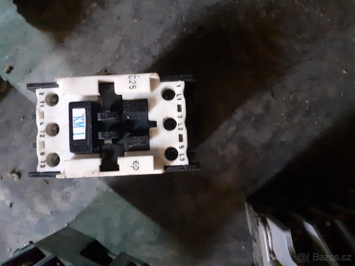 Staré jističe,stykače,relátka atd.... - 6