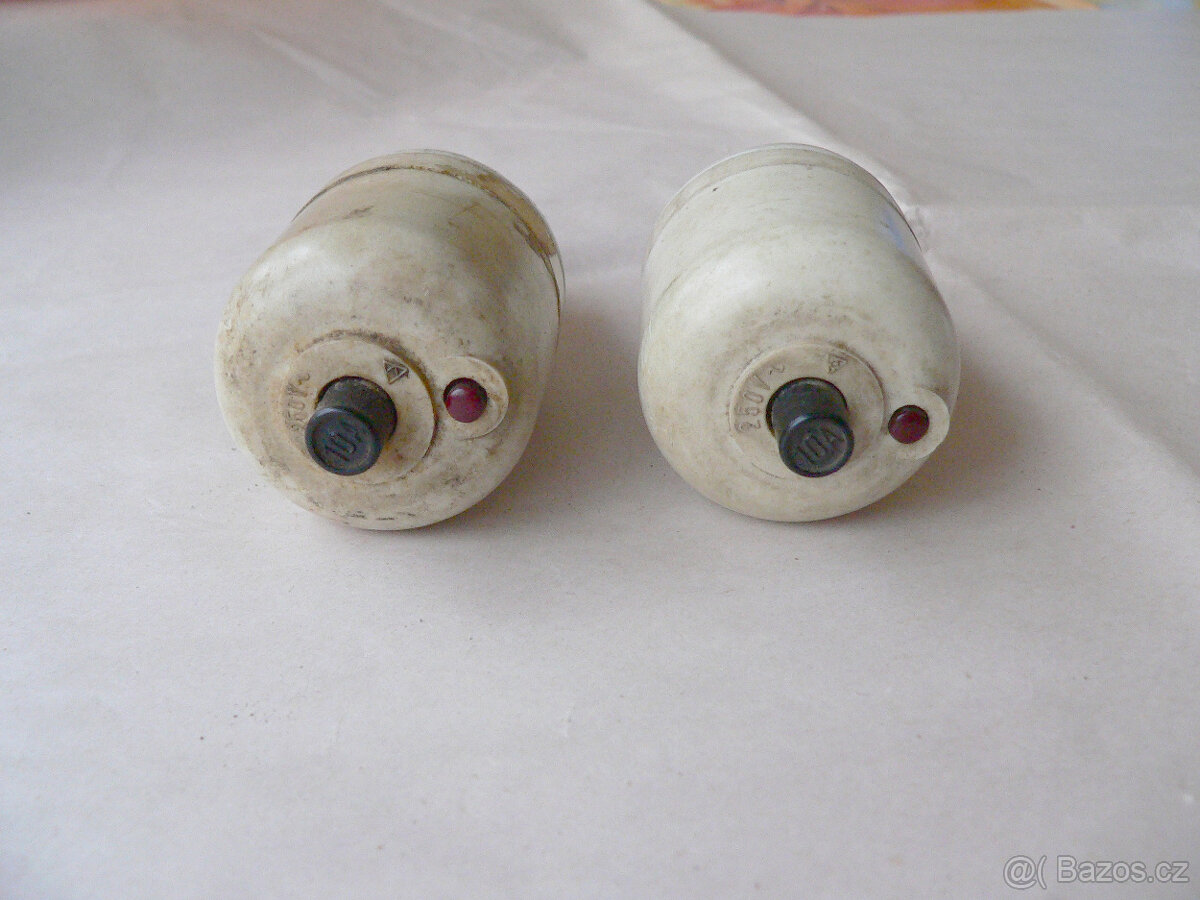 Keramické pojistky, různé hodnoty 6A - 25A celkem 10ks + 2ks - 6