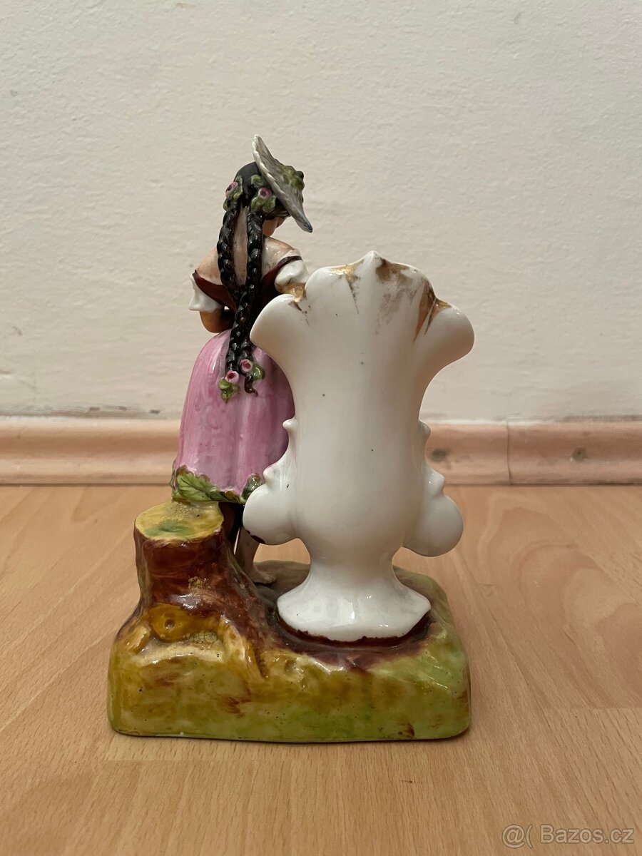 Porcelánová soška Loket - 6