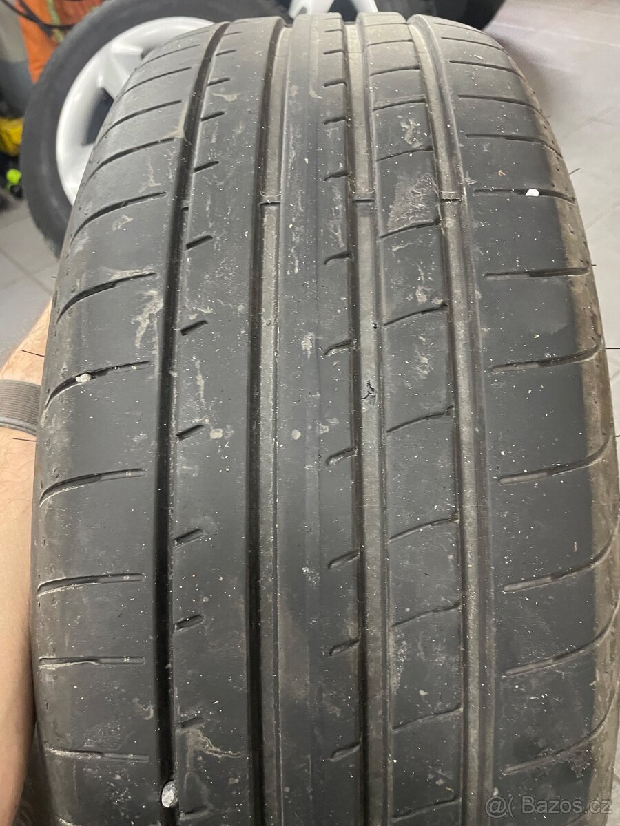 Goodyear 235/55/r18 - 6