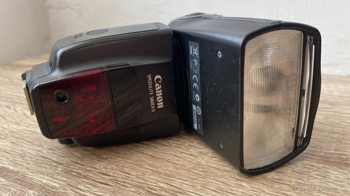 Canon EOS 6D Mark II + Speedlight 580EX II + příslušenství - 6