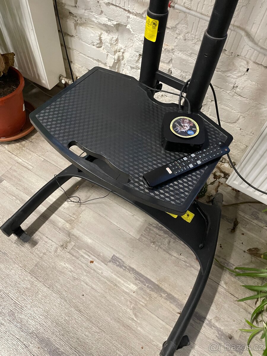 Televize s úhlopříčkou 55 + stojan na kolečkách - 6