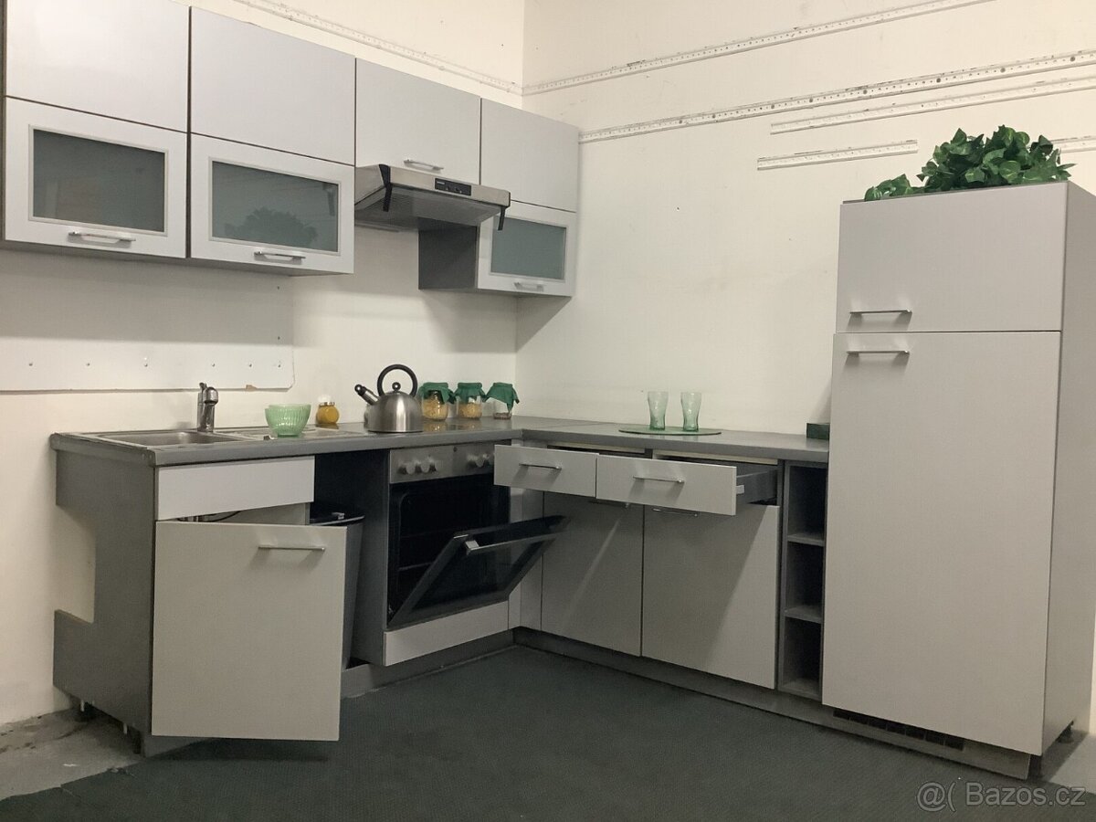 Moderní šedá kuchyně LUNARA - 6