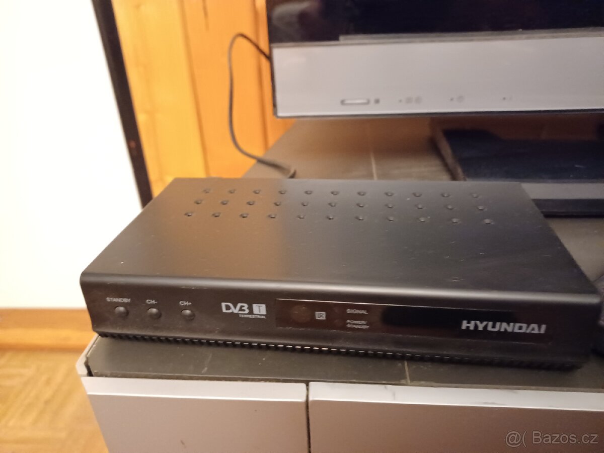 Televize, se top box, stolek a DVD přehrávač - 6