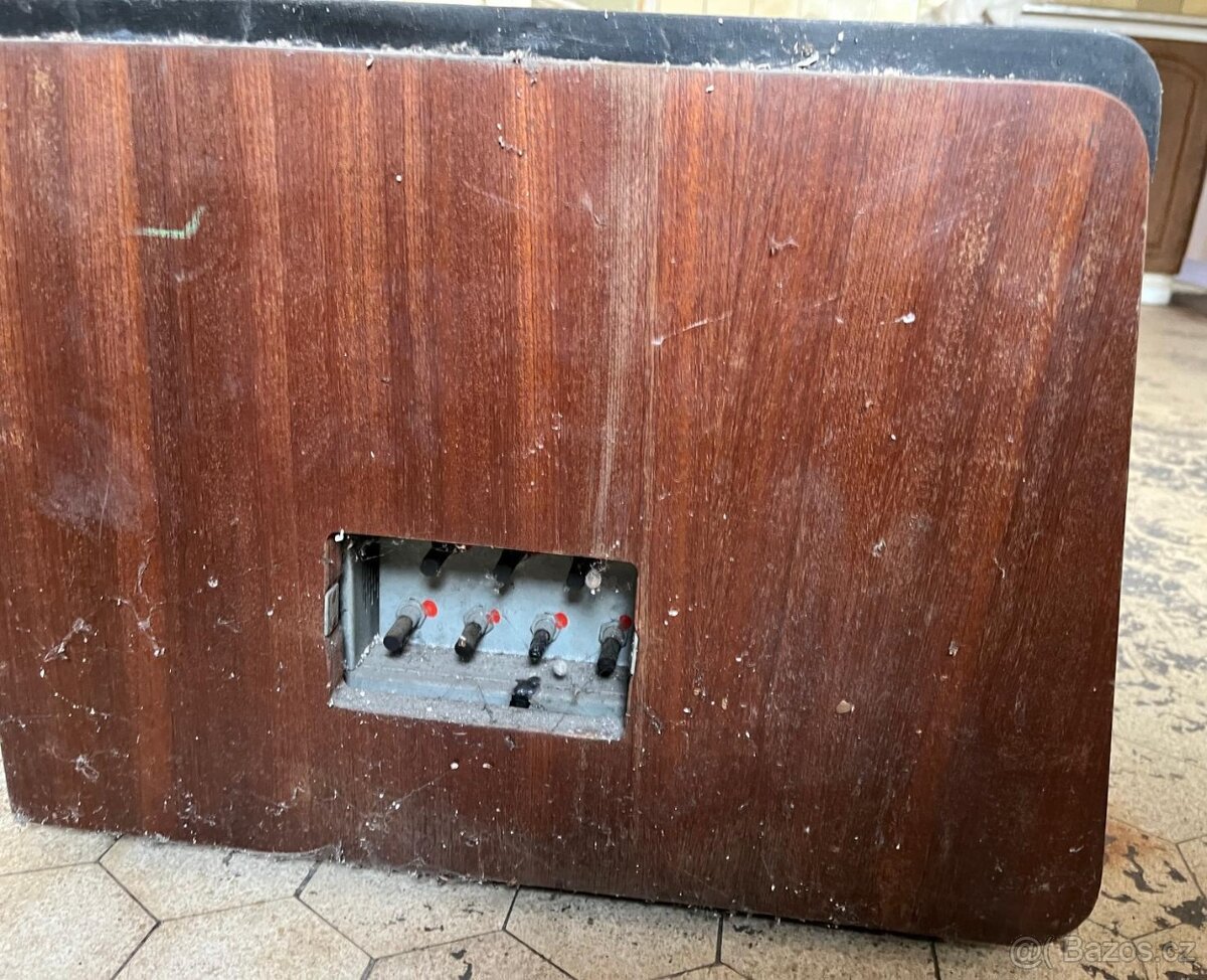 Historický radiotelevizor Tesla 4002A, vyrobený 1954 - 6