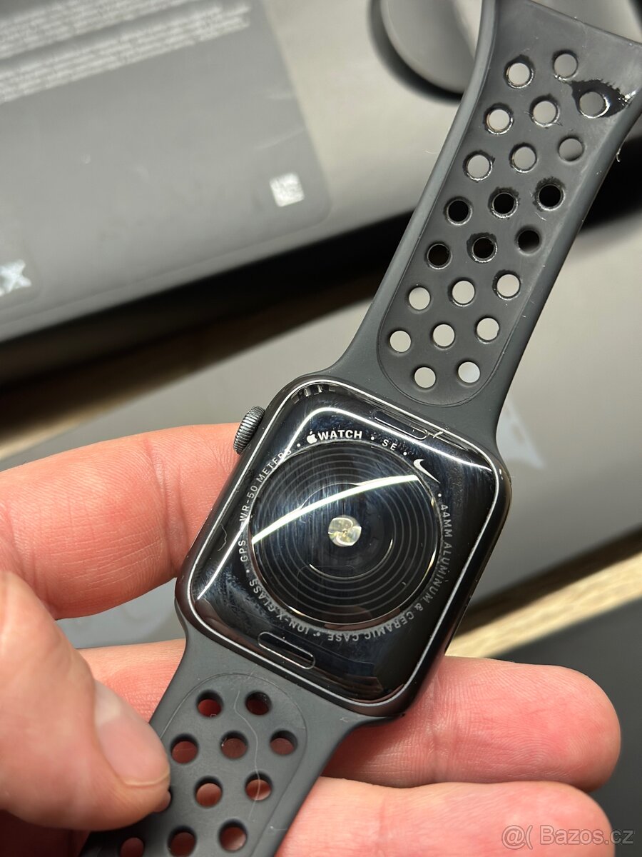 Apple Watch Nike SE, 44mm, Space Gray - 6