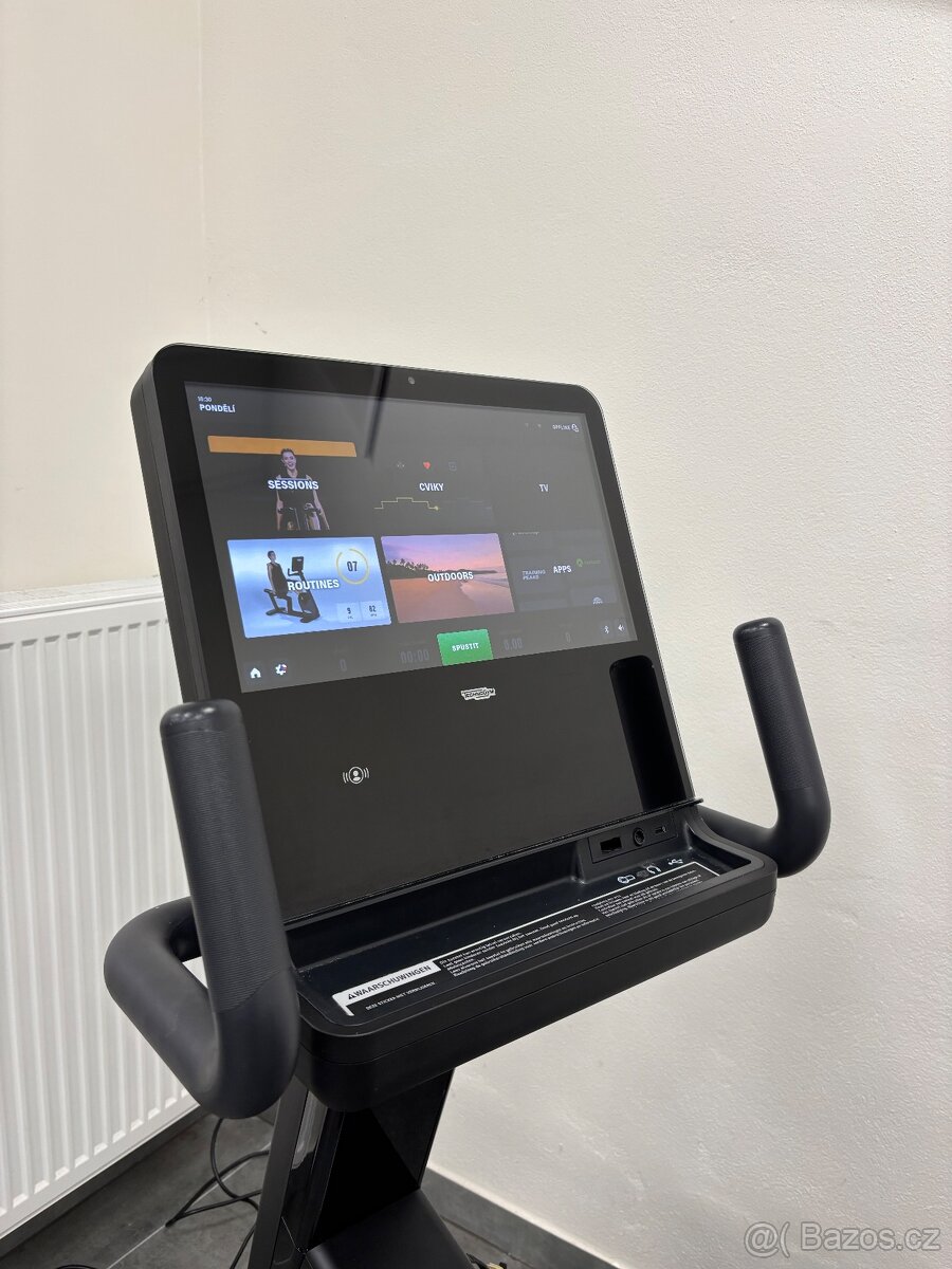 Technogym Artis unity 3 LIVE - kolo s opeřkou černé - 6