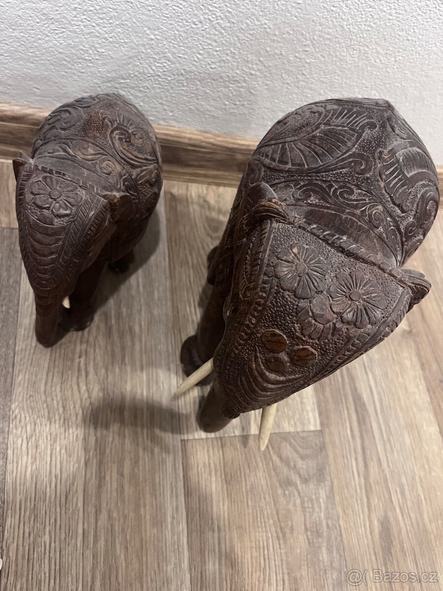 Ručně vyřezávání sloni - sada ( 20cm + mládě) - 6