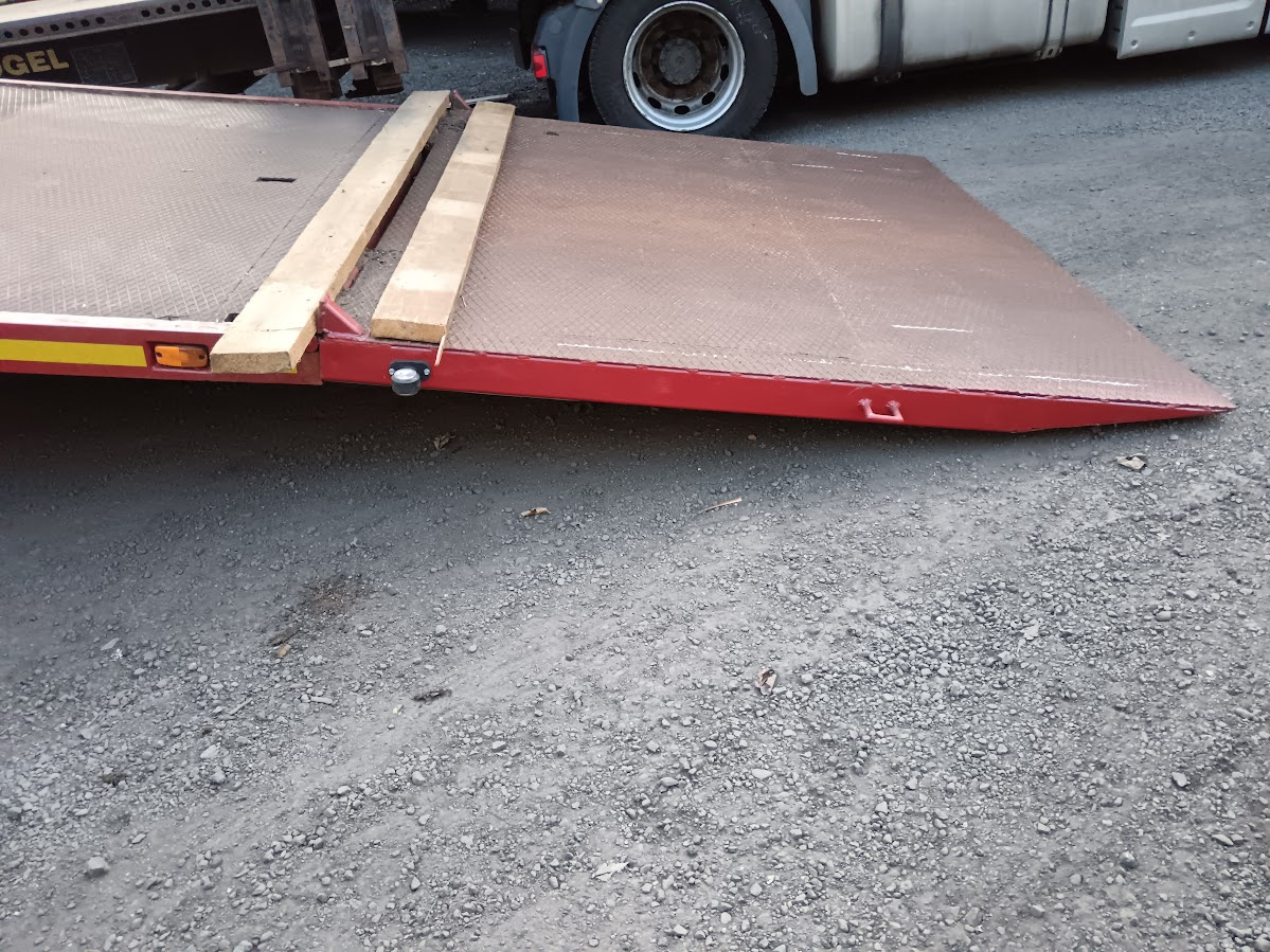 DAF XF 105.460 PŘEPRAVNÍK STROJŮ A VOZIDEL -14 T - - 6