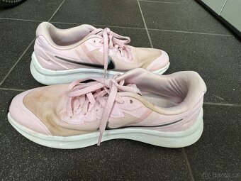 PRODÁM KVALITNÍ TENISKY NIKE, VELIKOST 36 - 6