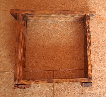 Masivní noční stolek/ polička s ,,patinou" - 6