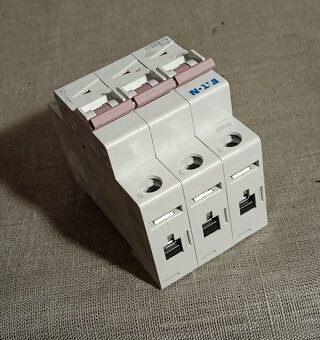 Jistič Eaton PL7 3x B32A 10 kA 3 fázový - 6