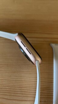 Hodinky zn. Apple Watch SE - 6