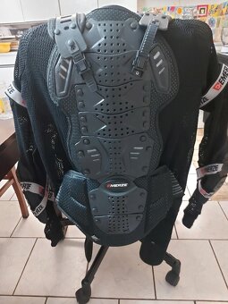 chránič těla značky EMERZE - 6