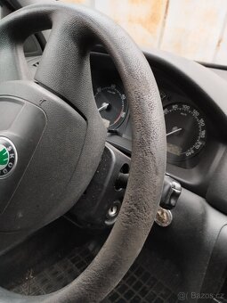 Škoda Octavia kombi 1.9 TDI rok 2010 - 6