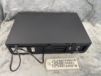 S-VHS-ET videorekordér JVC HR-S6953 s video stabilizátorem - 6