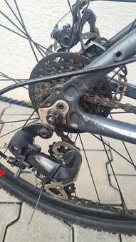 Trekové kolo KRON TX-100, Kotouč. brzdy, Řazení Shimano - 6