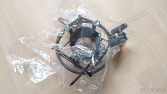 Hliníkový držák na mikrofon, odpružený + Pop filtr - 6