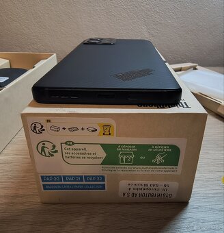 Motorola ThinkPhone Carbon Black - 6