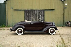 Ford V8 Roadster Deluxe - 6