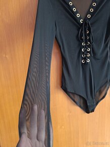 Černé průsvitné sexy síťované body se zlatým zdobením - 6